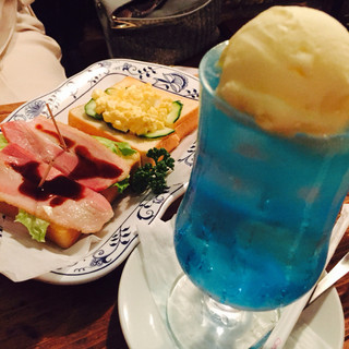 さぼうる
