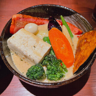 イエロー