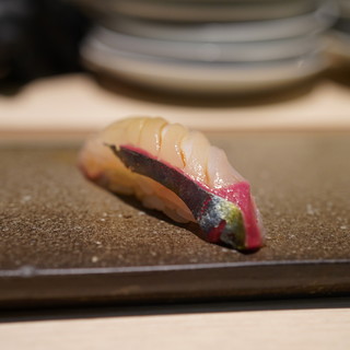 鮨処よしな