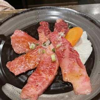 肉八や