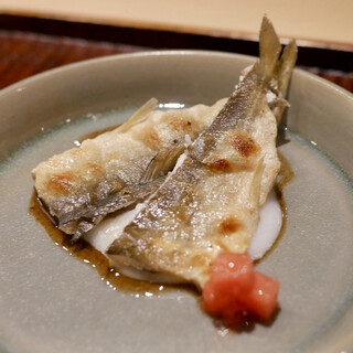 いづく