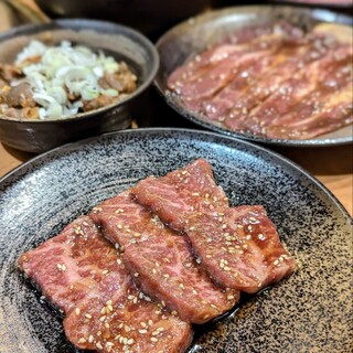 ホルモン焼肉 富や
