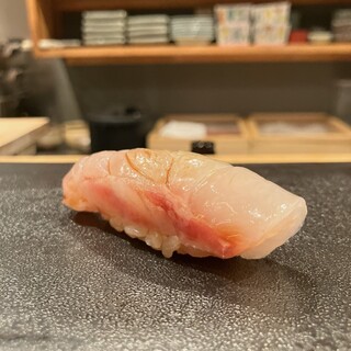 鮨 実紀